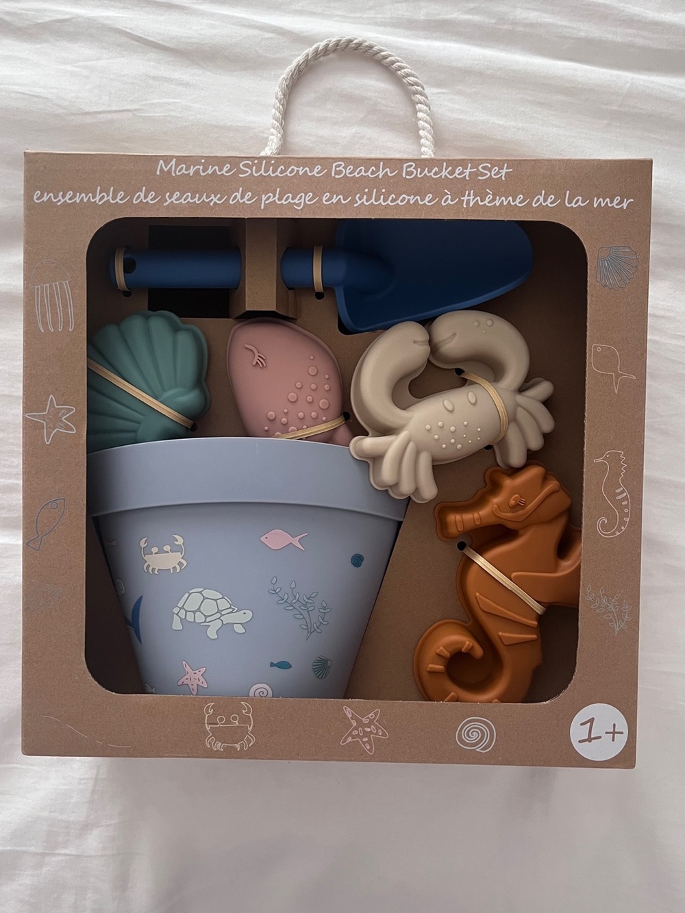 BNIB 6pc Silicone Beach Bucket Set